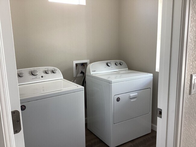 Building Photo - "Charming 3-Bedroom Townhouse with 2 Full ...