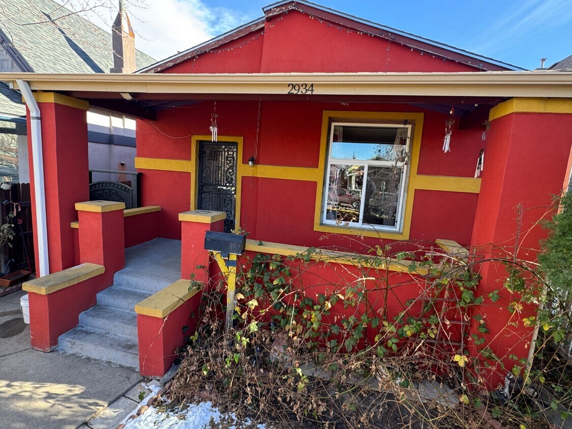 Classic Denver Home: 3 Beds, Updated Kitchen, Private Yard, Parking - Classic Denver Home: 3 Beds, Updated Kitchen, Private Yard, Parking