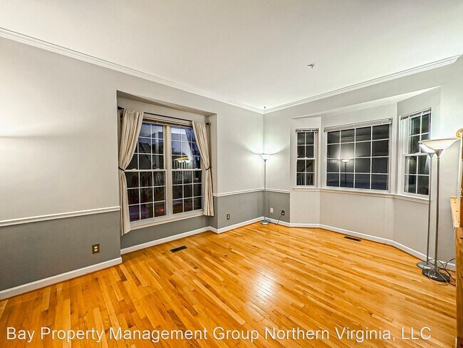 Foto del edificio - 4 br, 3.5 bath House - 414 Wayne St.