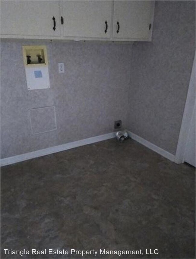 Foto del edificio - 3 br, 3 bath House - 5060 Dubury Rd.