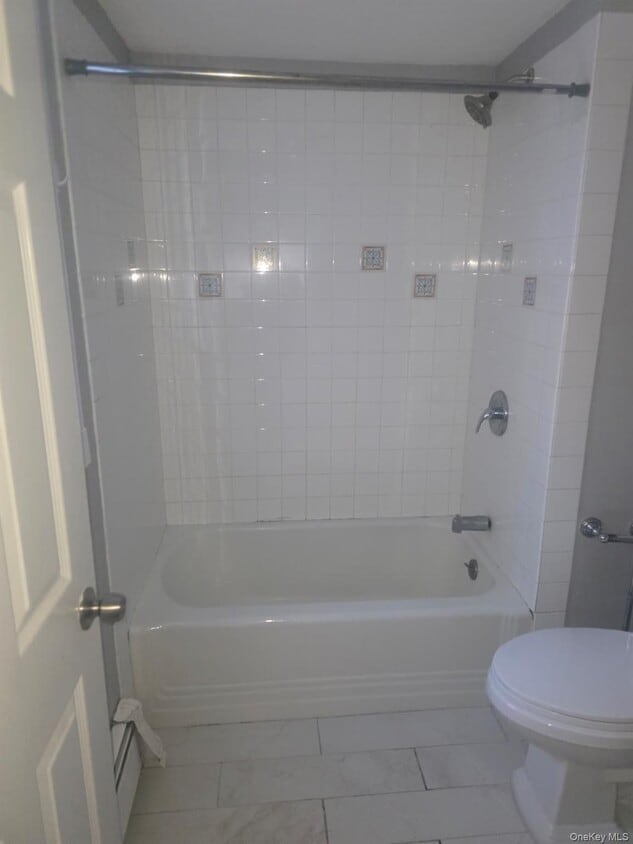 Building Photo - 48 Waverly Ave