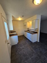 Building Photo - 518 6th Ave