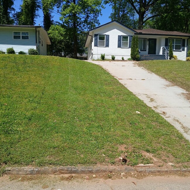 Building Photo - 3020 Pasadena Dr