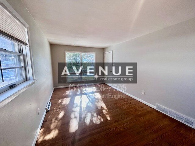 Foto del edificio - 8819 McNulty Dr