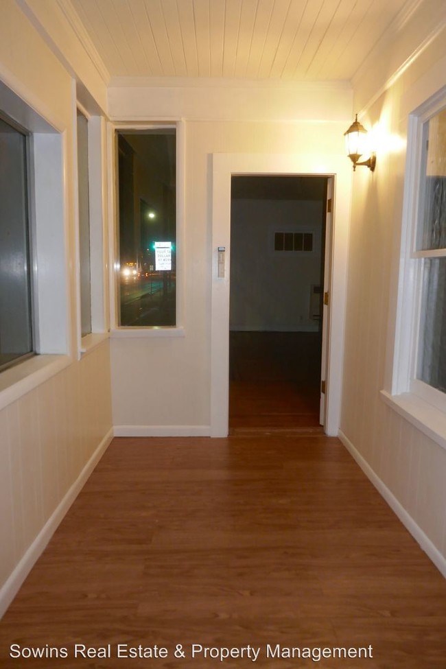 Building Photo - 400-400 W Marine Dr