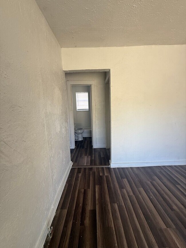 Foto del edificio - 720 W Avenue C