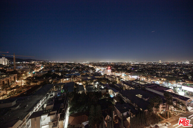 Foto del edificio - 1155 N La Cienega Blvd