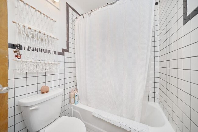 Building Photo - 2 bedroom in New York NY 10036