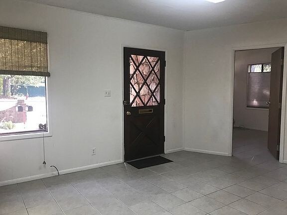 Building Photo - Nice Home
