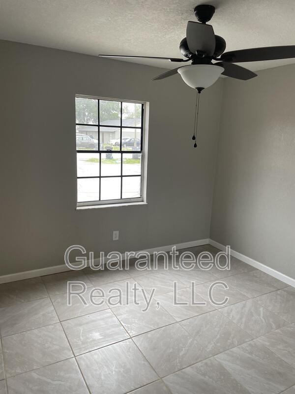 Building Photo - 4001 St Paul Dr
