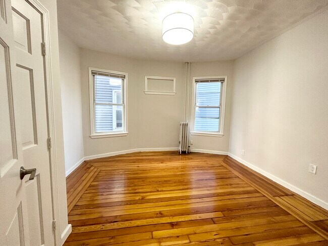 Foto del edificio - 157 E Cottage St