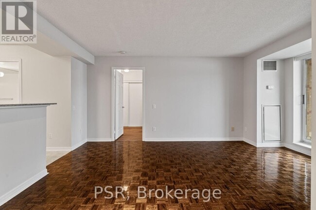 Building Photo - 515 Rosewell Ave