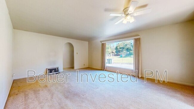Building Photo - 239 Live Oak Dr