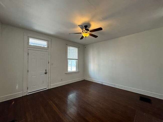 Foto del edificio - 4 Bed/2 bath UC Rental On Victor + Parking Only $675/person ($2700/mo)!