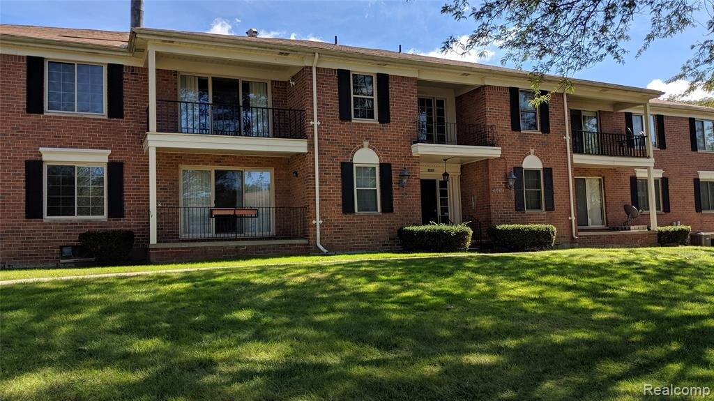 29656 Middlebelt Rd, Farmington Hills, MI 48334 Condo for Rent in
