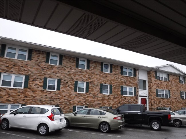 Foto del edificio - 930 E Colonial Manor Dr