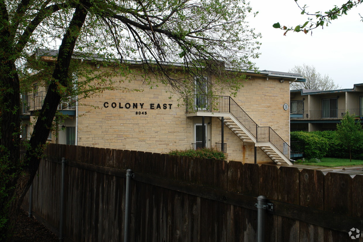 Foto del edificio - Colony East Apartments