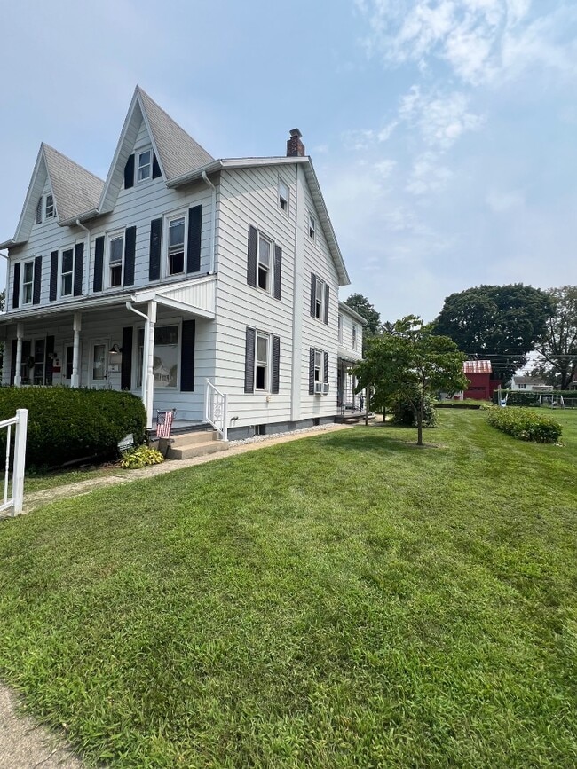 Building Photo - 822 Tuckerton Ave