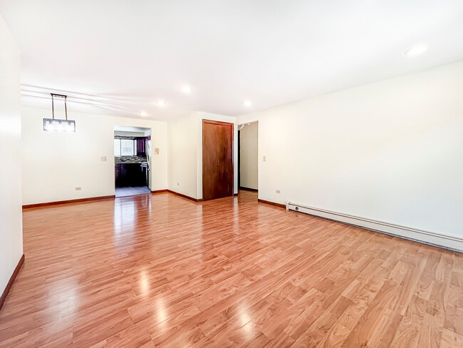 Building Photo - 7214 W Wrightwood Ave
