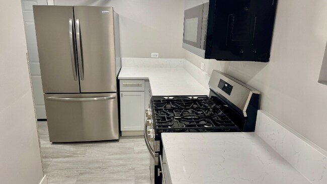 Foto del edificio - 5454 W Berteau Ave