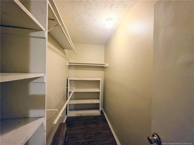 Foto del edificio - 1861 Tryon Dr