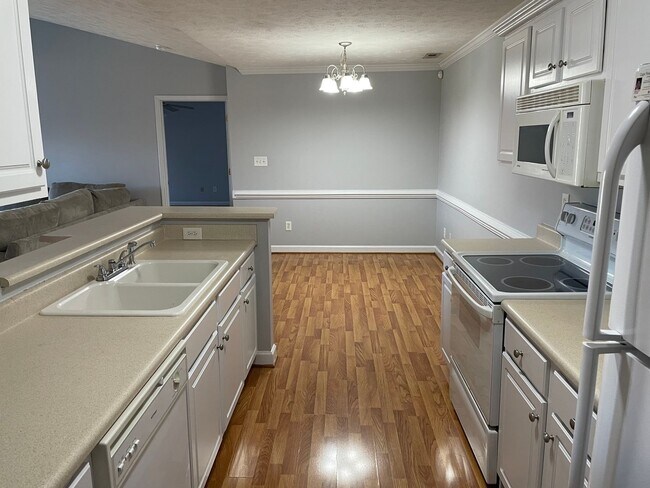 Foto del edificio - Two Bedroom Condo in Gated Community
