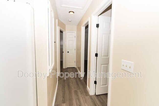 Foto del edificio - 2425 Ashmore Ave