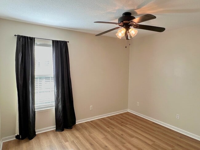 Building Photo - Spacious 4-Bedroom Home with Loft & Flex r...
