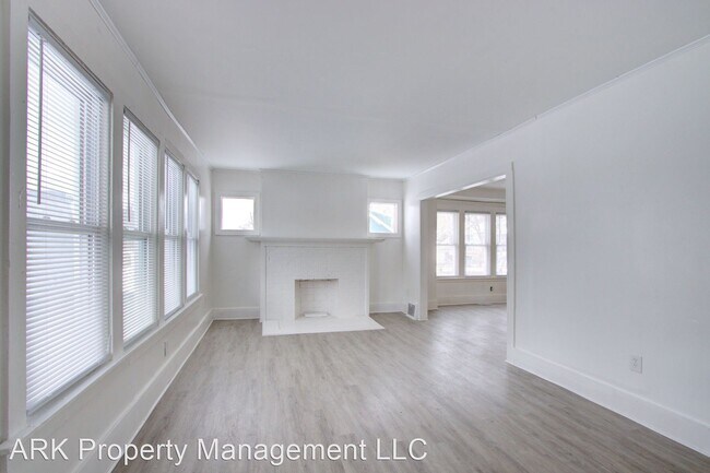 Building Photo - 3 br, 1 bath House - 438 Newport
