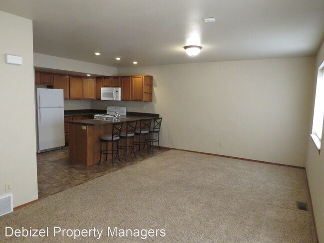 Building Photo - 4 br, 3.5 bath House - 708 Pebble Beach Road
