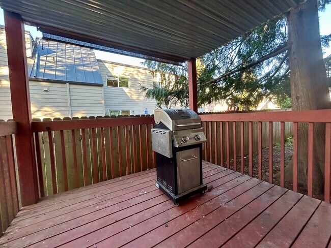 Building Photo - VA-MOV01