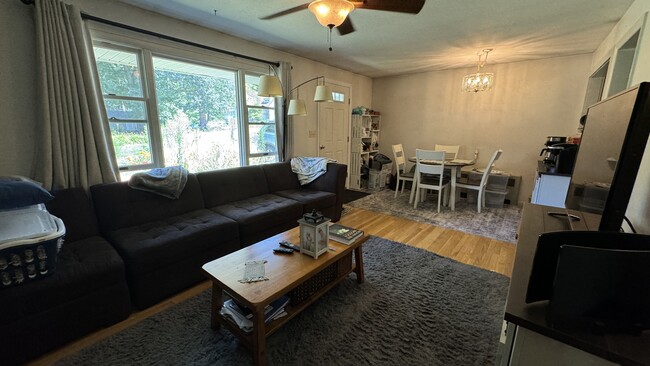 Foto del edificio - 611 Amherst Rd