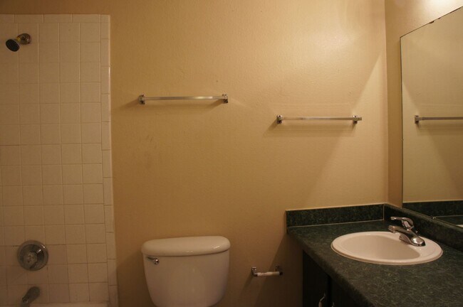 Building Photo - 997