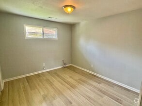 Building Photo - 314 Woodview Ave