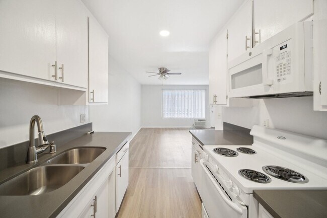 Foto del interior - 18411 Vincennes Street