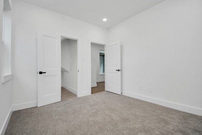 Building Photo - 3036 Live Oak St