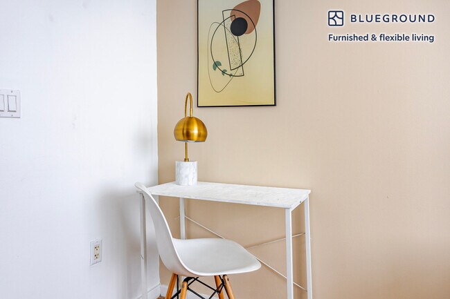 Building Photo - 635 W 42nd St