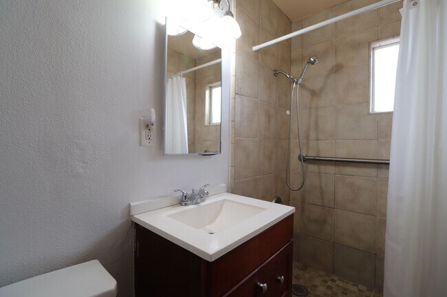 Building Photo - Great Northwest Property for Rent