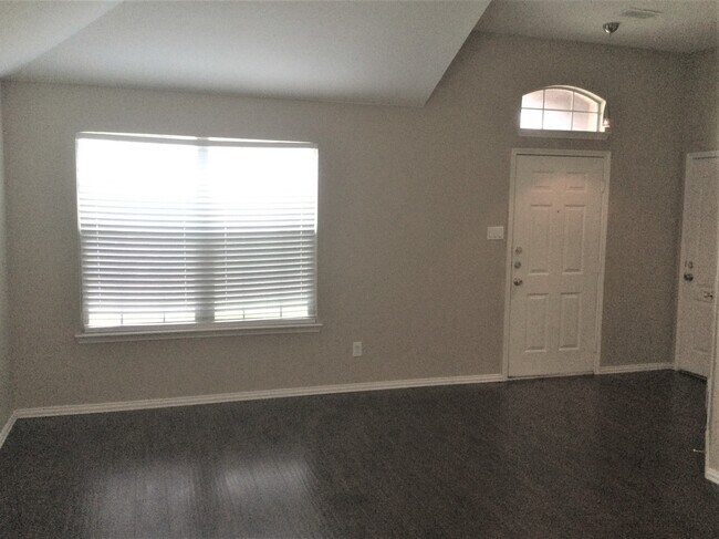 Building Photo - 923 Plumeria Dr