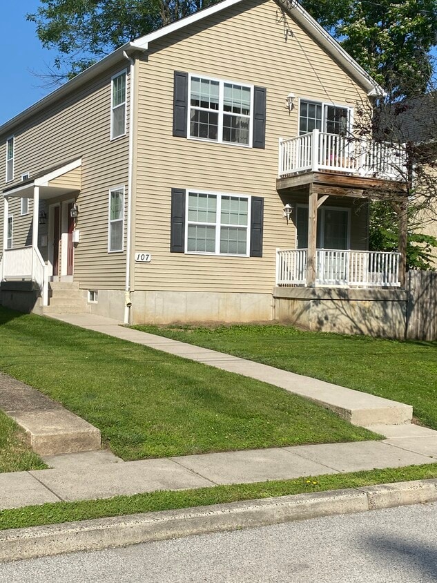 Primary Photo - 107 Locust St