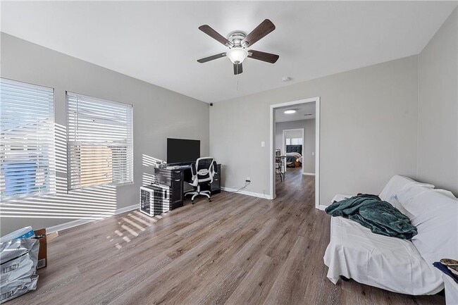 Building Photo - 1-Bedroom Duplex in Waco, TX with Spacious Layout and Great Location!
