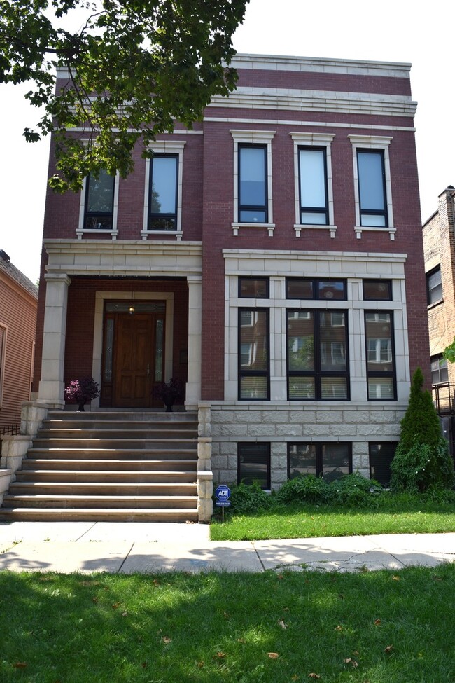 Building Photo - 2632 N Talman Ave