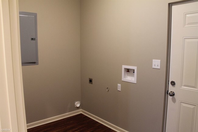 Foto del edificio - 2 br, 1 bath Duplex - 3201 Kirkman St Apt. A