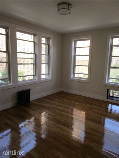 Building Photo - 670 9th Ave