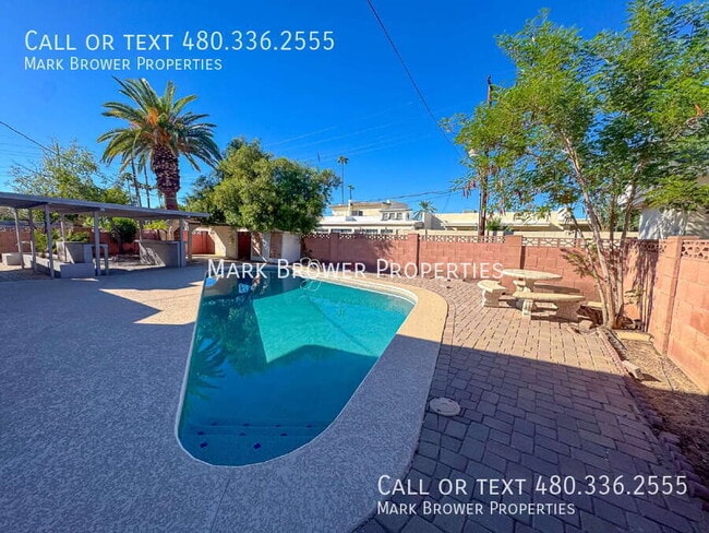 Building Photo - 910 E La Jolla Dr