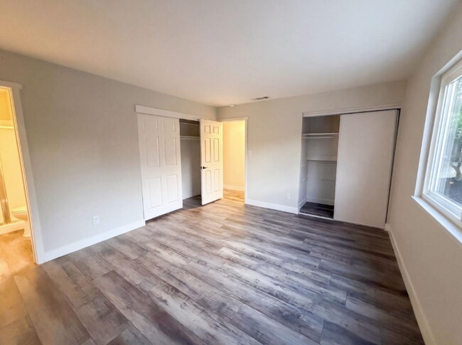 Building Photo - 8099 Alma Mesa Way