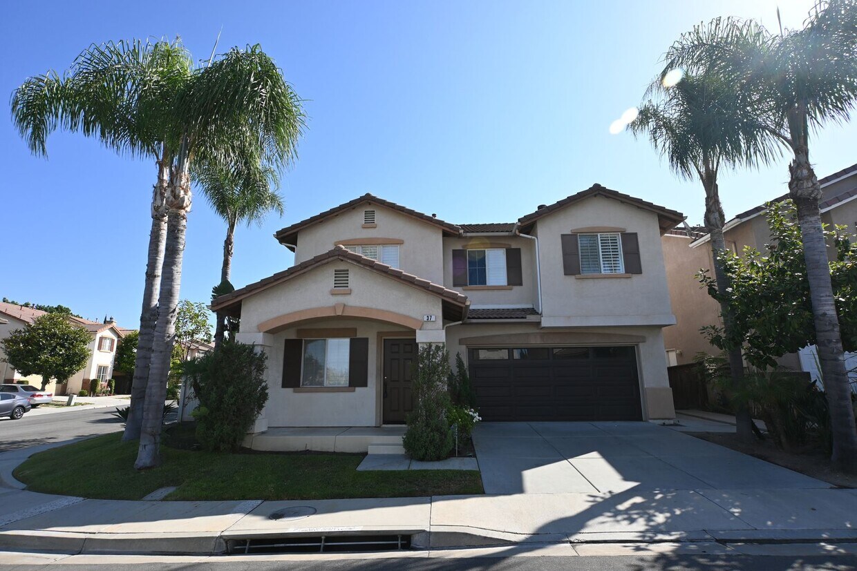 Primary Photo - Stunning West Irvine 2 story 4 bedroom 2.5...