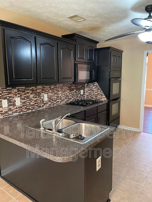 Foto del edificio - 817 Baycreek Ct