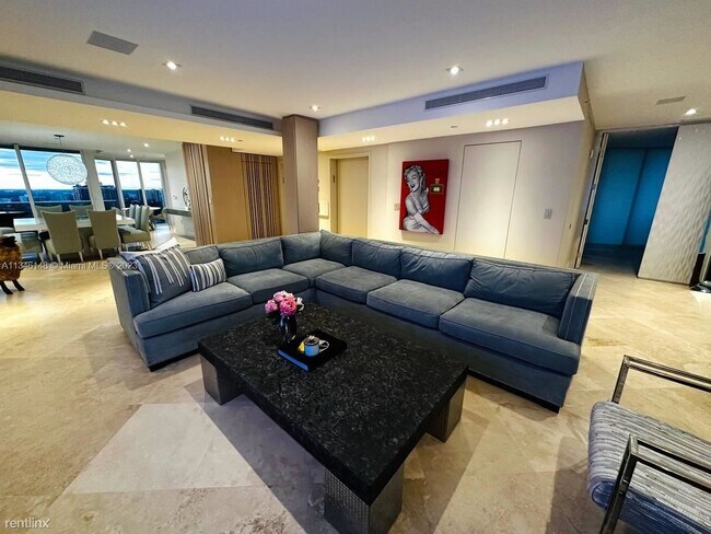 Foto del edificio - 3 br, 3.5 bath Condo - 19333 Collins Ave P...