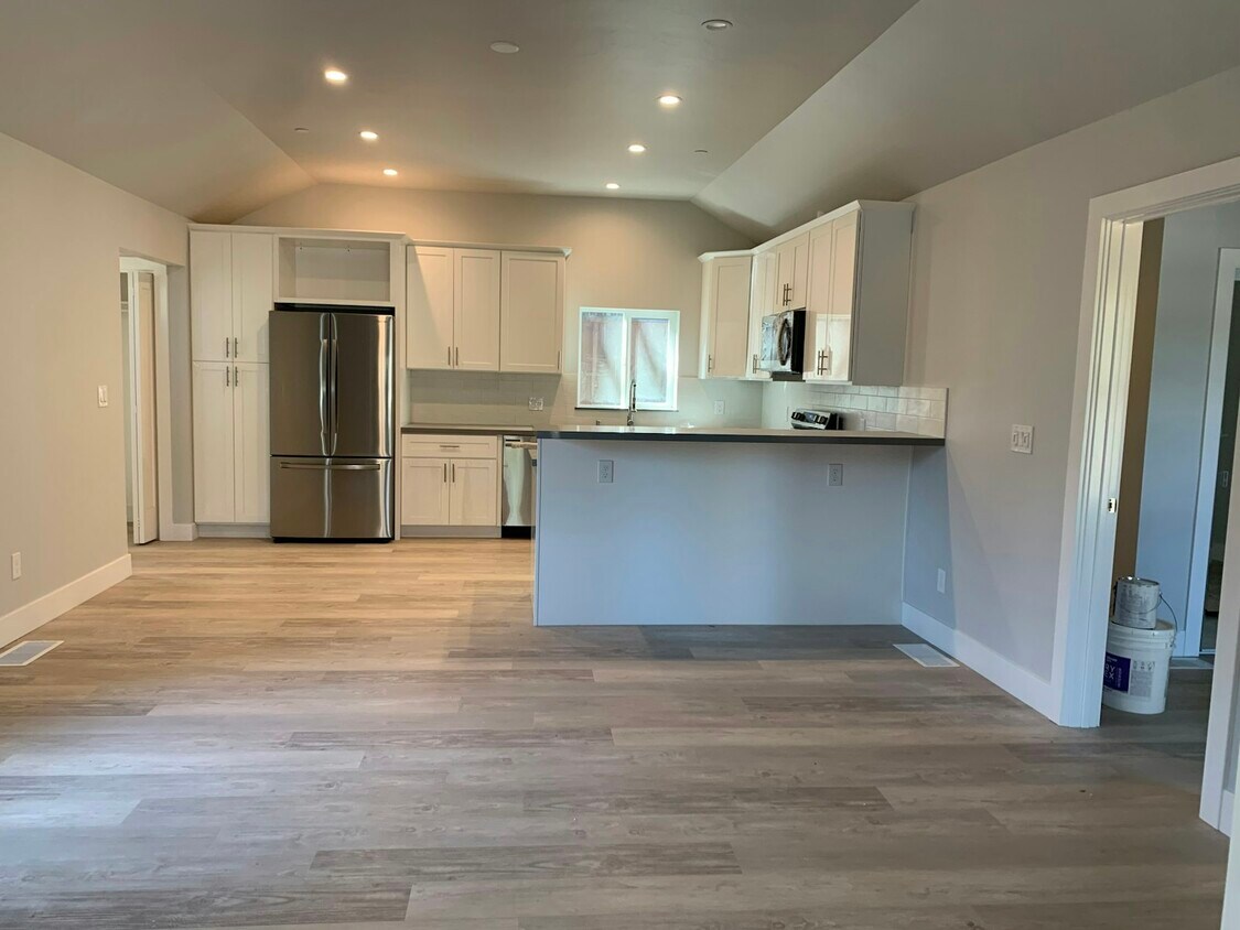 Foto principal - 545 Brush Creek Road